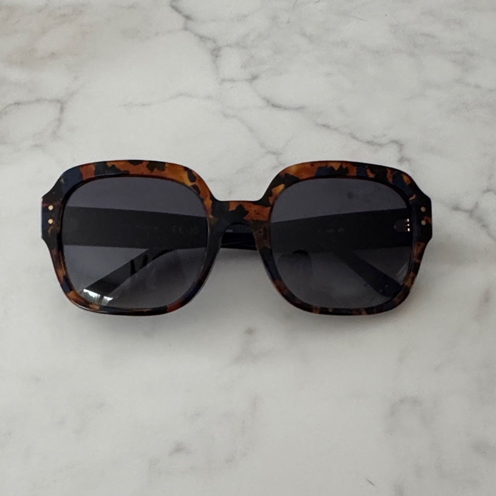 Tory Burch Tortoise Square Sunglasses with Dark Lenses